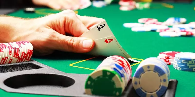 Cách chia bài Poker - Hướng dẫn AZ cho người mới bắt đầu