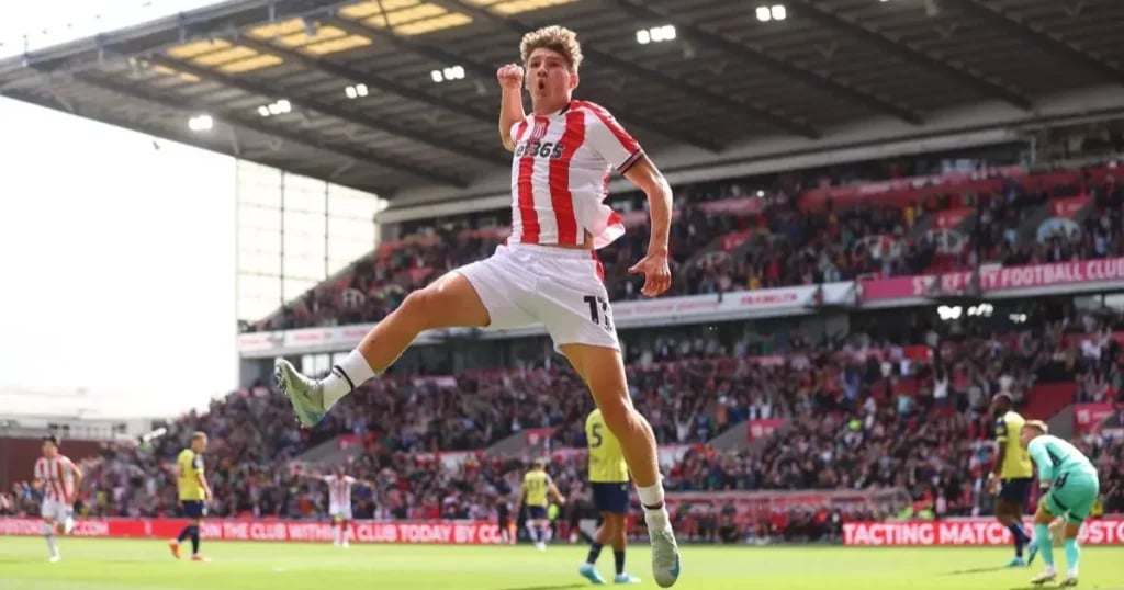 Who Is Lewis Koumas? Stoke City Career Stats, Analysis & Playing Style