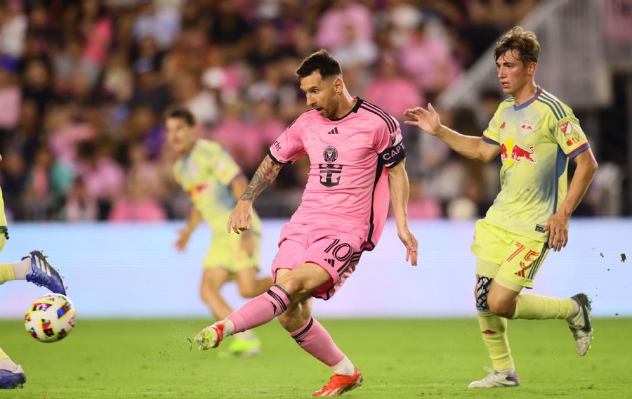 Messi được đề cử cho giải thưởng cầu thủ kiến tạo lối chơi hay nhất thế giới